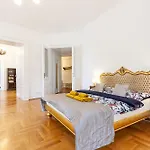 Apartment Malostranské Náměstí